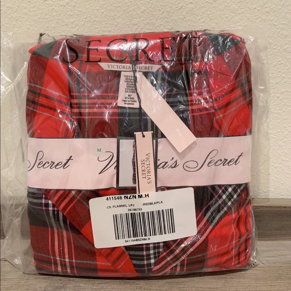 Victoria’s Secret shimmer flannel PJ set - Picture 13 of 16